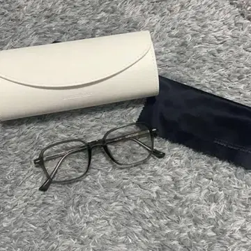 BLATE ELEPHANT 메탈 프레임 안경 케이스 포함