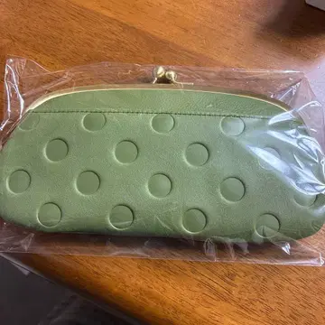 올리브 그린 도트 무늬 장지갑