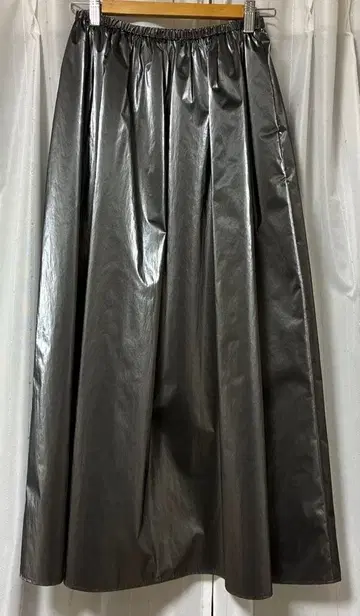 BEAUTY&YOUTH 나일론 코팅 개더 플레어 스커트