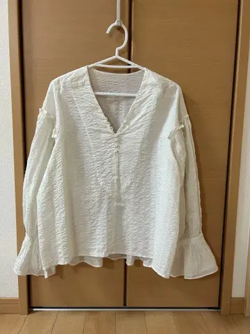 EMMEL REFINES 에멜리파인즈 프릴 블라우스