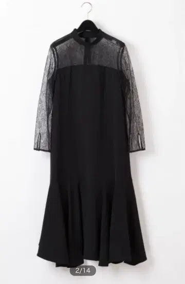 그레이스 콘티넨탈 레이스 절개 드레스 블랙