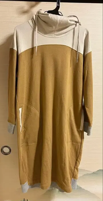 메르시보쿠 후드 부착 베이지 롱 후드티