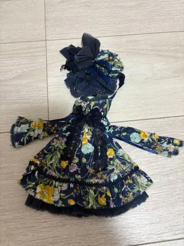 네이비 꽃무늬 브라이스 아웃핏