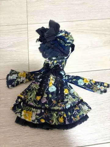 네이비 꽃무늬 브라이스 아웃핏