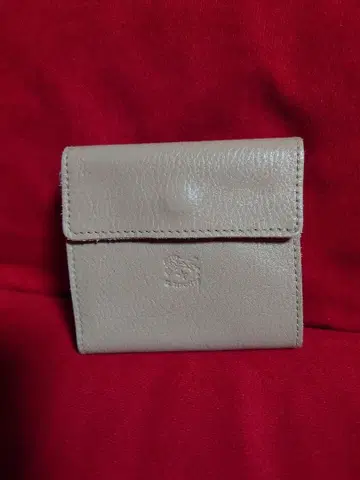 일비종떼 베이지 가죽 이단 접이식 지갑