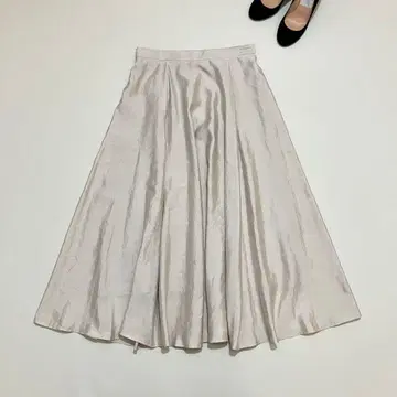 유나이티드 애로우즈 브라이트 플레어 스커트 베이지 L 경량 미세 광택