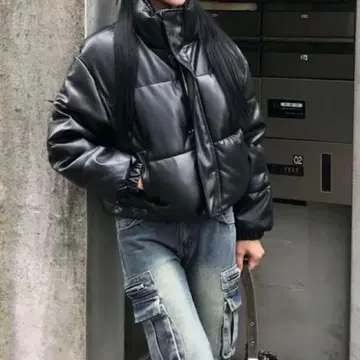 레더 터치 패디드 숏 블루종 다운 자켓