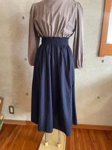 네이비 플레어 스커트 절개 원피스 긴팔 코튼 혼합