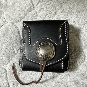 블랙 가죽 이단 접이식 지갑 메탈 버튼 포함