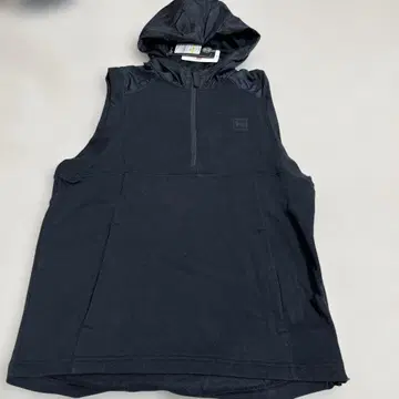 언더아머 후드 부착 베스트 블랙