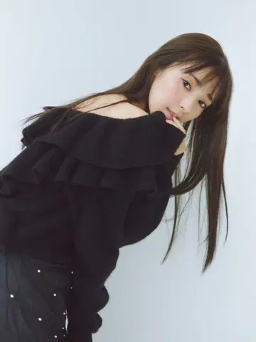 FRAY I.D 알파카 울 오프숄더 프릴 니트