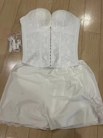 화이트 레이스 코르셋 숏팬츠 세트