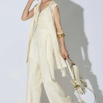 ANDREA&Co. 롬버스 레이스 블라우스 아이보리 미개봉 새상품