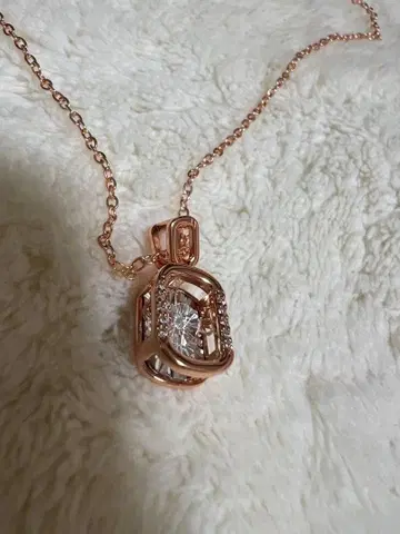 로즈 골드 크리스탈 펜던트 목걸이