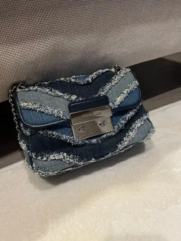 마이클코어스 데님 숄더백