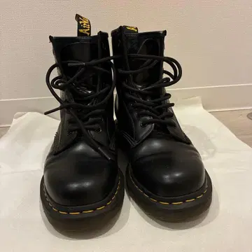 닥터 마틴 8홀 부츠 블랙