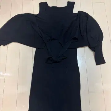 오프숄더 리본 니트 원피스