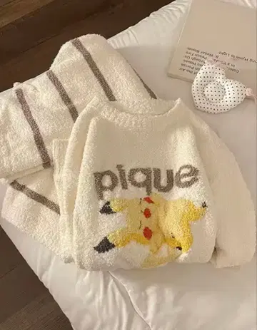 미사용 새상품! 젤라피케 좋아하시는 분께 피카츄 포근포근 파자마