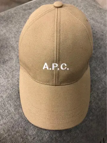 A.P.C. 베이지 캡