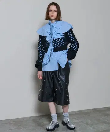 MAISON SPECIAL 스터드 가죽 숏팬츠