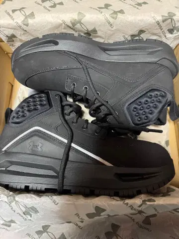 블랙 하이컷 스니커즈 나가부치 츠요시