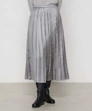 [ 미사용 ] 엠보싱 친츠 새틴 박스 플리츠 스커트 9호 그레이