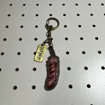 미세스 바벨 가챠 키링 C 깃털 빨간색 오오모리 모토키