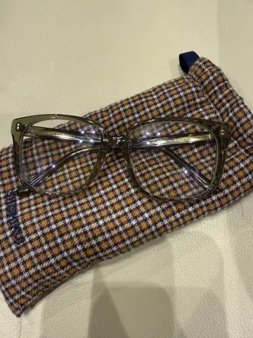 SHISHIKUI 스퀘어 프레임 카키 안경 케이스 포함