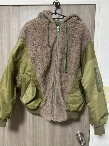 보아 나일론 후드 부착 점퍼 밀리터리