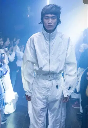 IKUMI 이쿠미 나일론 자켓 화이트