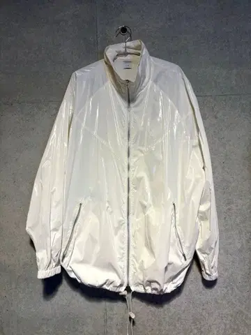 IKUMI 이쿠미 나일론 자켓 화이트