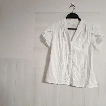 캘빈 클라인 화이트 반팔 셔츠