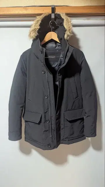 UNIQLO 퍼 후드 블랙 다운 자켓