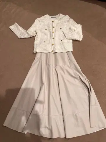 M Premier 합성 피혁 플레어 스커트 아이보리 36