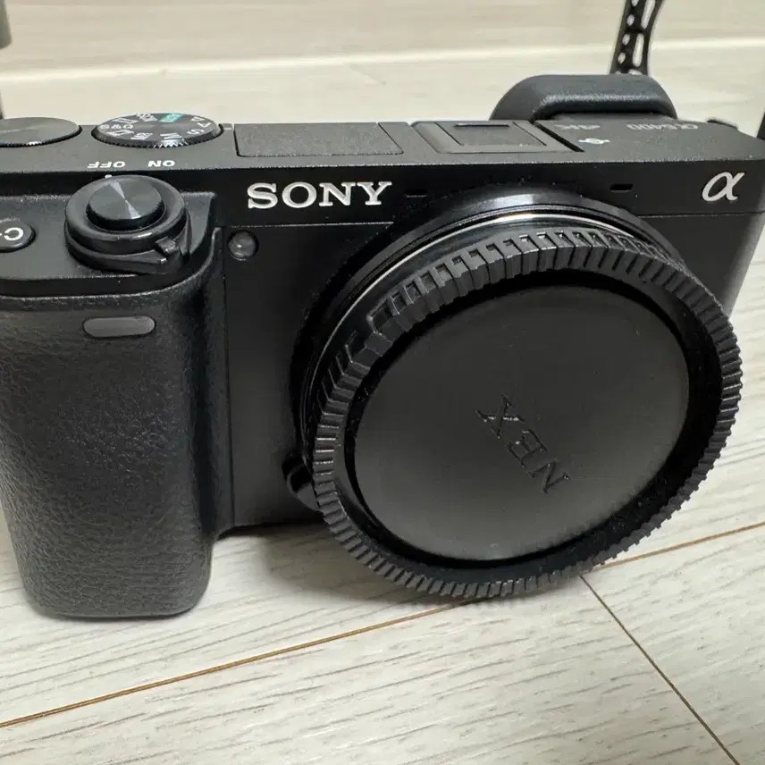 소니 A6400 미러리스 + Sigma 18-50mm 렌즈