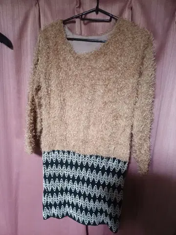 하나뿐인 enjoy 복슬복슬 베이지 샤기 모헤어 니트 긴팔 원피스