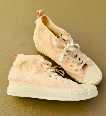 [한정판] 홍콩 디즈니 리나벨 복슬복슬 스니커즈 일본 미발매