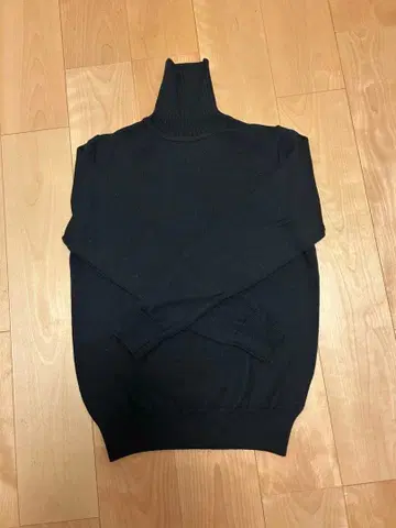 문캐슬 터틀넥 블랙