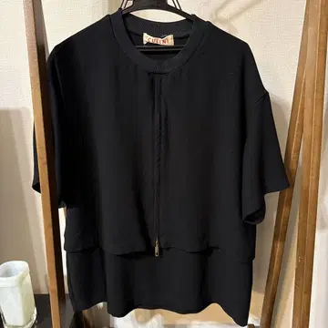 [ CULLNI ] 블랙 지퍼 T셔츠