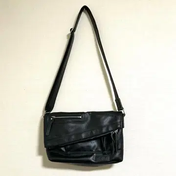 TRICKSTER 블랙 숄더백