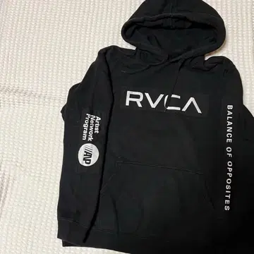RVCA 블랙 후드 부착 후드티