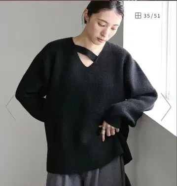 SELECT MOCA 새상품 비대칭 V넥 니트탑