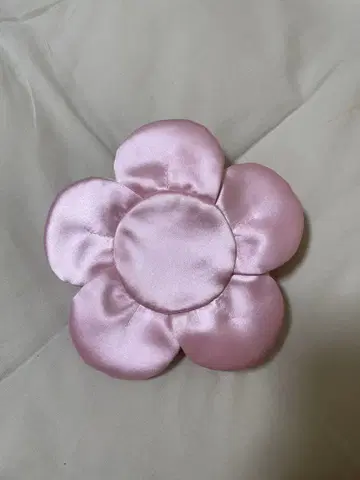 샌디 리앙 스몰 페탈 위스트렛