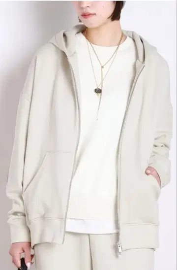 AP STUDIO 웜 지퍼 후디 화이트