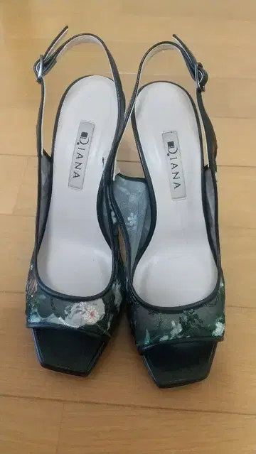 DIANA 플라워 프린트 모네 슬링백 샌들