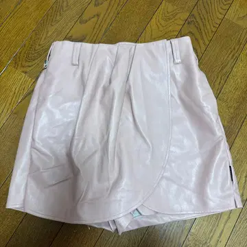 [미사용 새상품] MIRROR9 가죽 스커트 M 사이즈