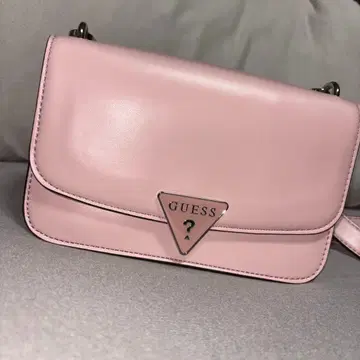 GUESS 핑크 가죽 숄더백