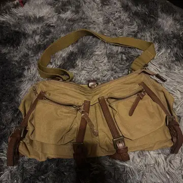 카키 캔버스 멀티 포켓 숄더백