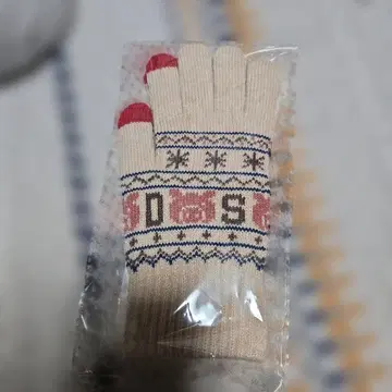 니트 장갑 베이지 빨간색 손가락 끝