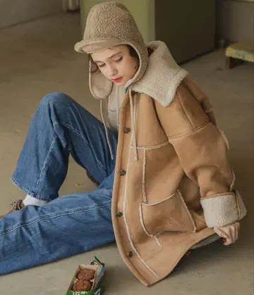 [ forsky. ] 보아 파이핑 페이크 무스탕 미디엄 자켓